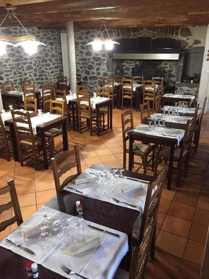 Auberge Les Fontilles Coltines エクステリア 写真