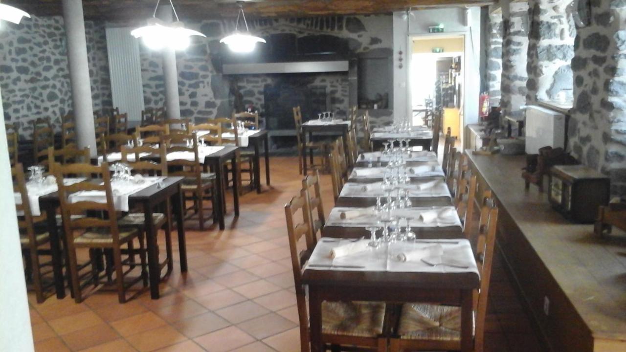 Auberge Les Fontilles Coltines エクステリア 写真
