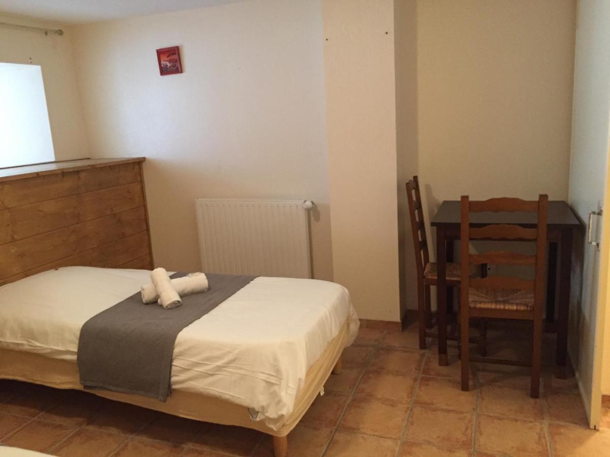 Auberge Les Fontilles Coltines エクステリア 写真